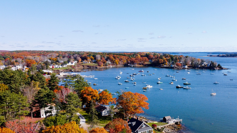 Scenic Round Pond, Maine