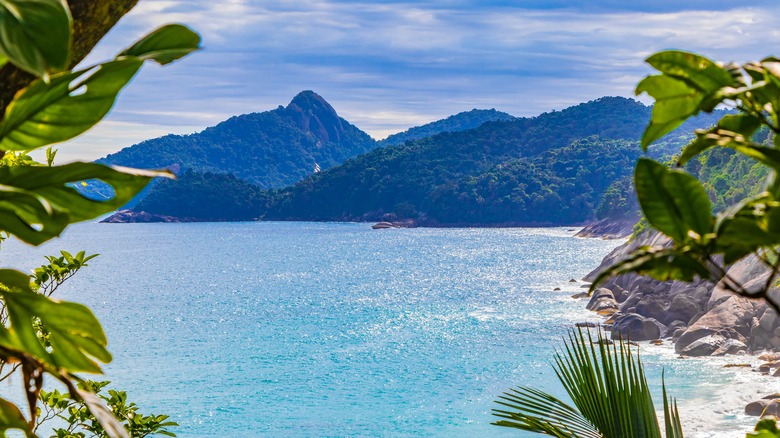 mountains behind Lopes Mendes beach