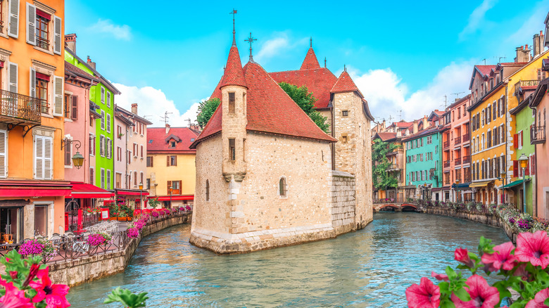 colorful buildings in Annecy