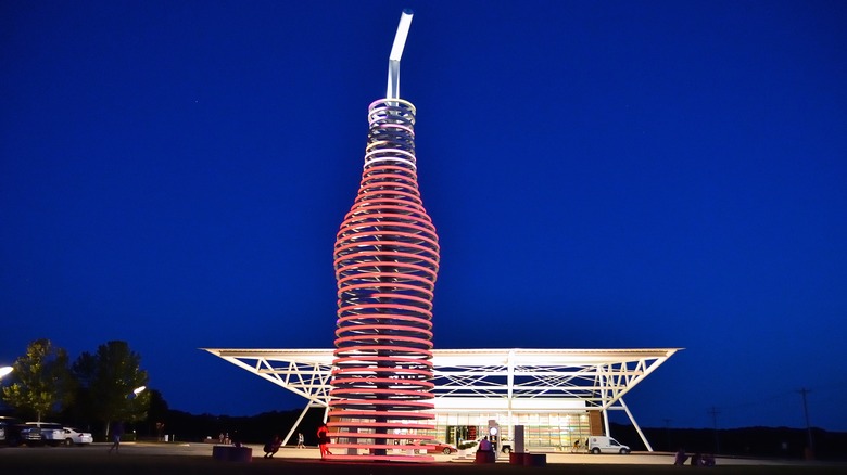 Neon soda sculpture, Pops 66 Soda Ranch