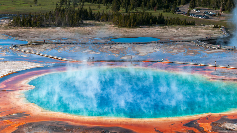 yellowstone colorful geothermal