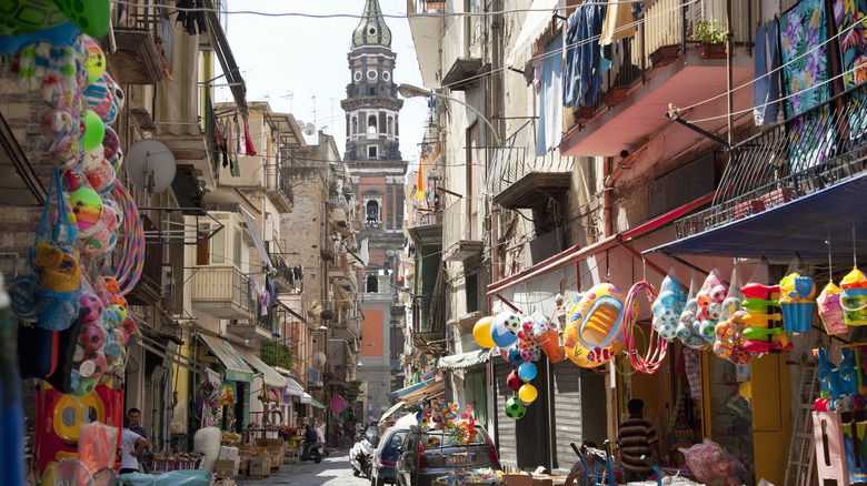 Streets with vendors in Naples