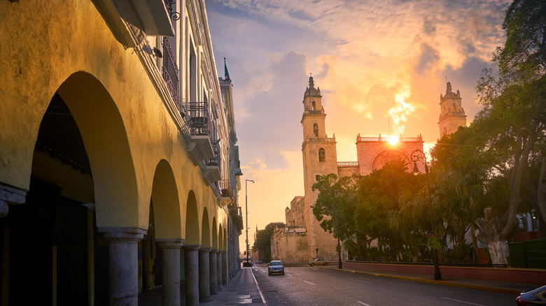 sunrise over central Mérida cathedral