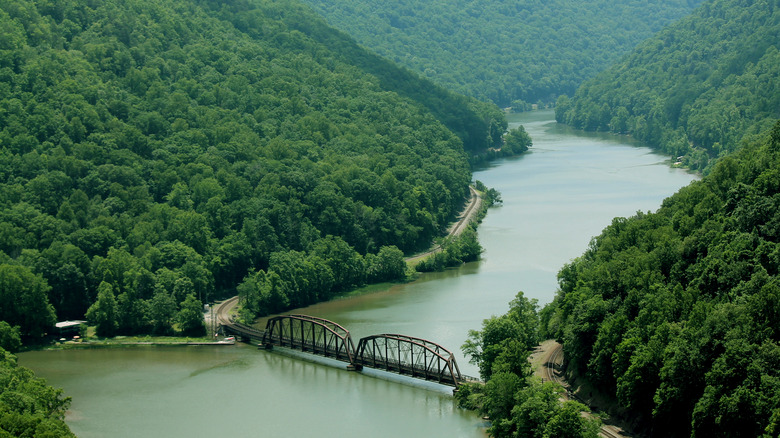 Canyon Rim Boardwalk Trail