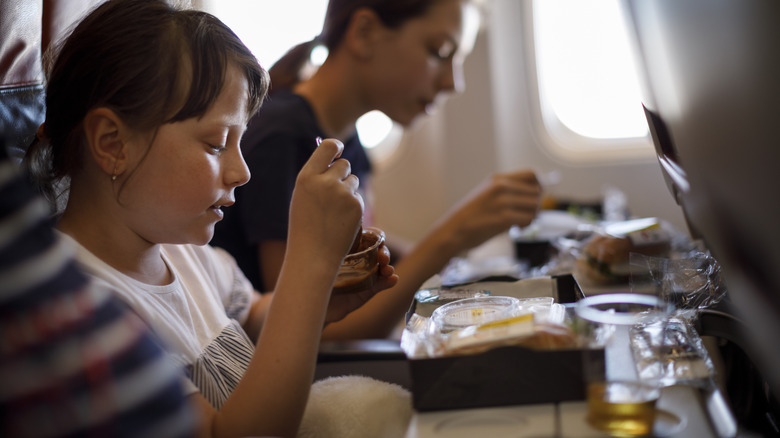 kids eating on airplane