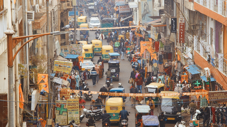 Traffic on crowded street in New Delhi