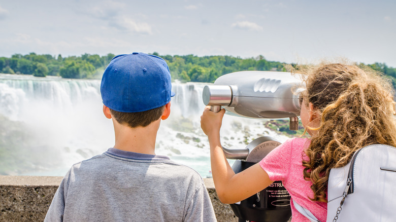 Kids look out at Niagara Falls