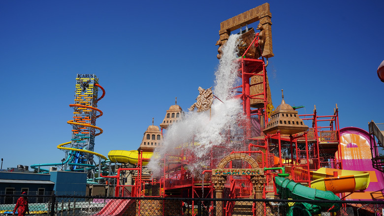 Entrance of an impressive waterpark