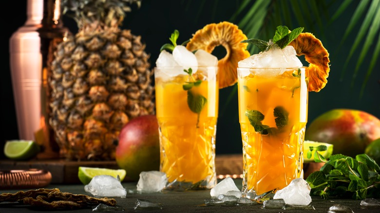 Rum punch cocktails paired with Caribbean flavours