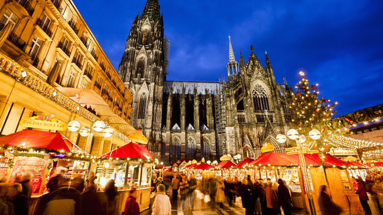 Christmas market in Cologne at dusk