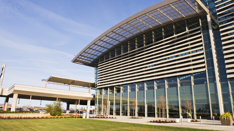 Facade of Sacramento International Airport