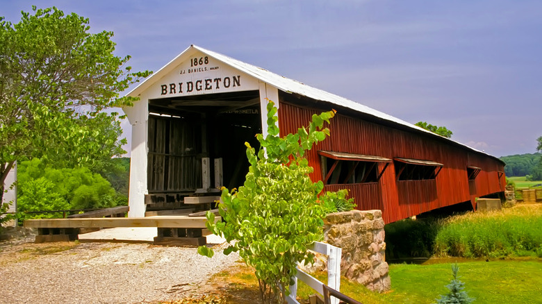 Front view of the Bridgeton covered bridge in Parke County