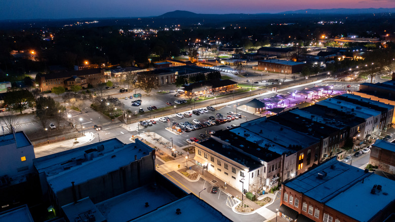 Aerial cityscape of Hickory, North Carolina at dusk