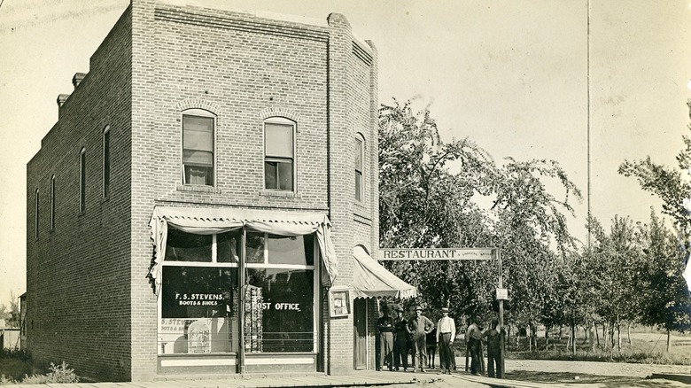 Historic postcard of New Plymouth post office