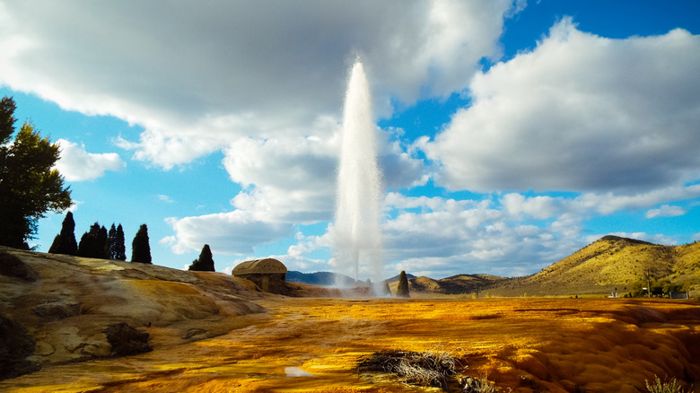 The controlled geyser in Soda Springs errupts