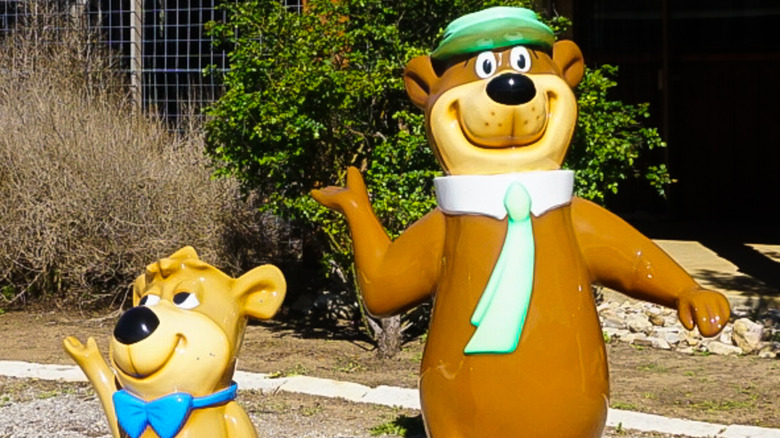 Statues of Yogi Bear and Boo Boo in a park