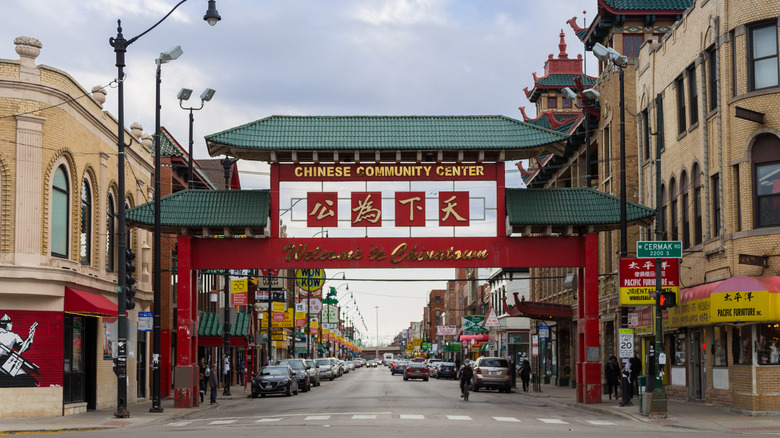 Entrance to Chicago Chinatown