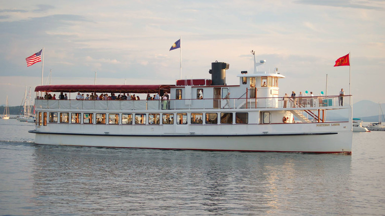 Classic Harbor Line excursion yacht