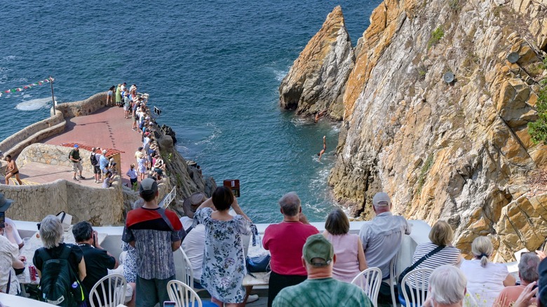 A crowd of tourists in Acapulco, Mexico