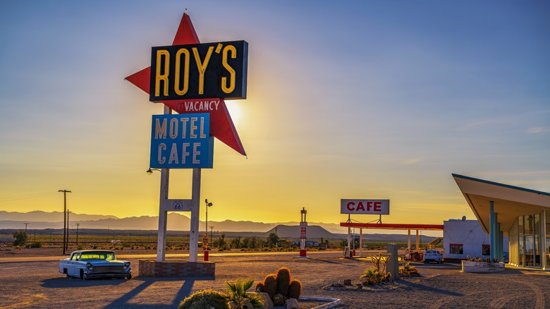 Roy's neon sign in Amboy