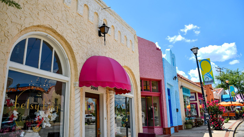 Paseo Arts District street scenery