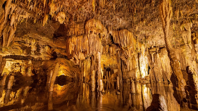 Meramec Caverns interior rock formations