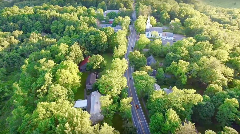 Main road of Stone Ridge