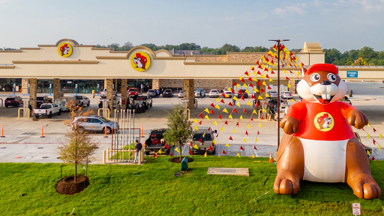 A Buc-ee's gas station and convenience store, with gas pumps and an inflatable mascot in the front