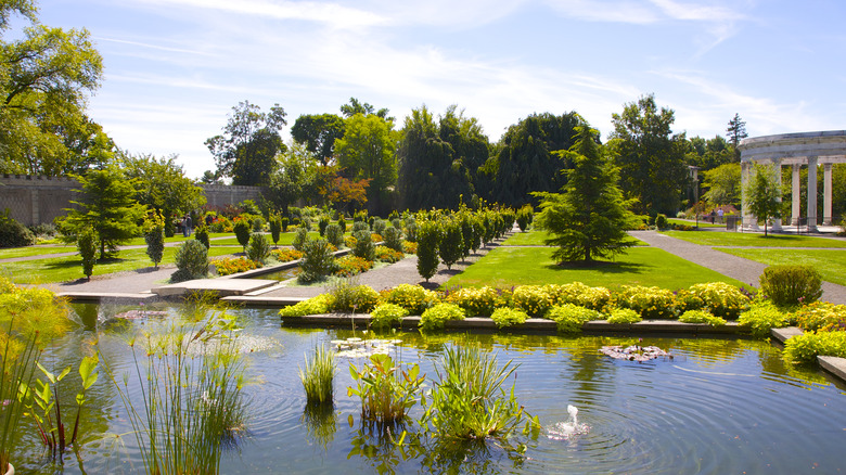 Pond and greenery in Untermyer Park & Gardens