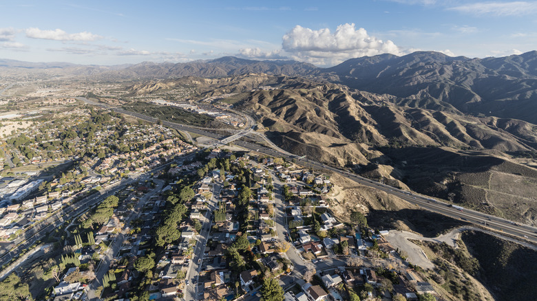 aerial view of houses and mountains in Santa Clarita