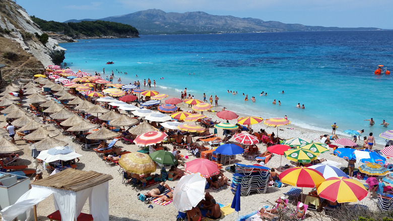 Pasqyra Beach umbrella ocean view