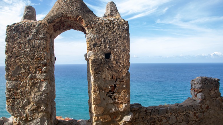 Stone arch above the ocean