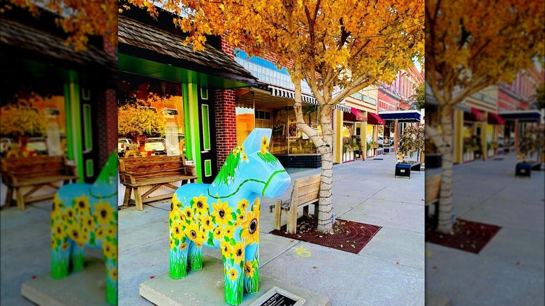 Dala horse and Lindsborg main street