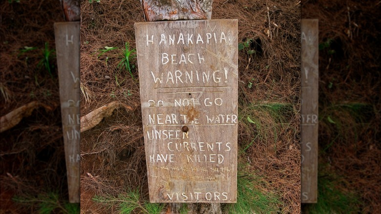 Hanakapi'ai Beach warning sign