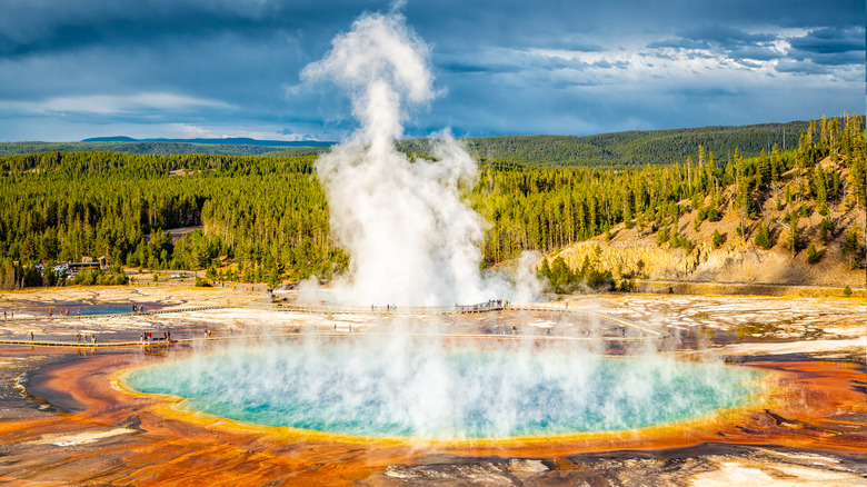 grand prismatic spring yellowstone