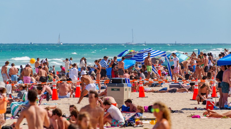 crowds at Fort Lauderdale beach