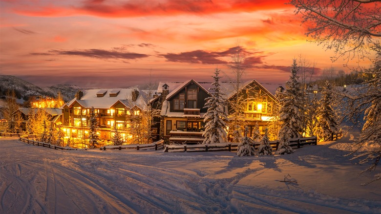 Chalets Aspen snow sunset