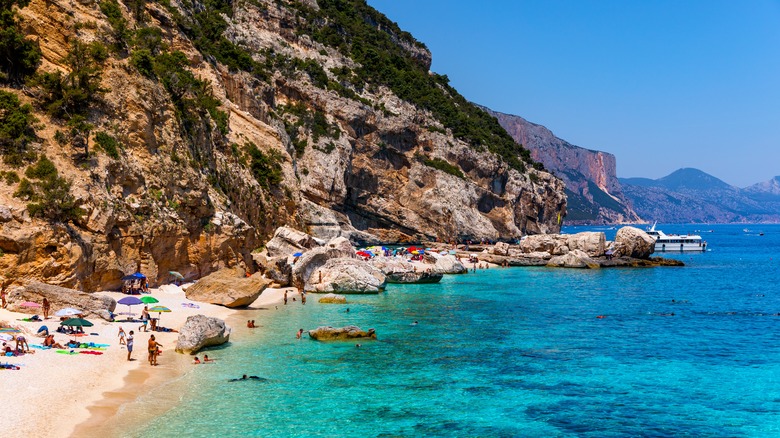 Tourists on Cala Mariolu beach