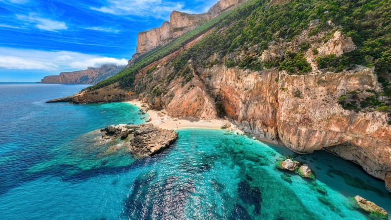 Cala Mariolu beach and surrounding cliffs