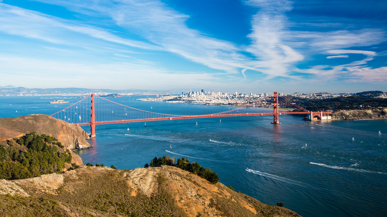 Wide angle shot of Golden Gate bridge on clear day