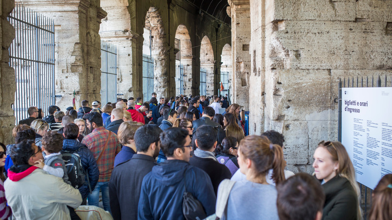 Colosseum visitors waiting to enter