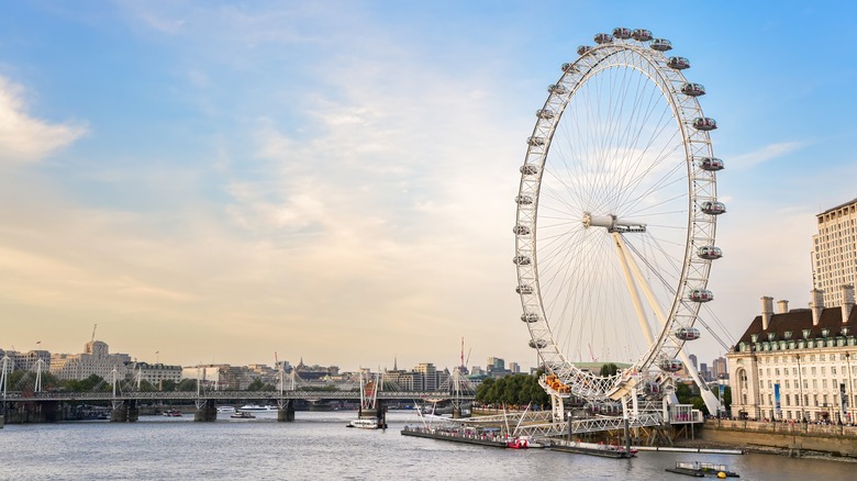 Panoramic view of the London Eye