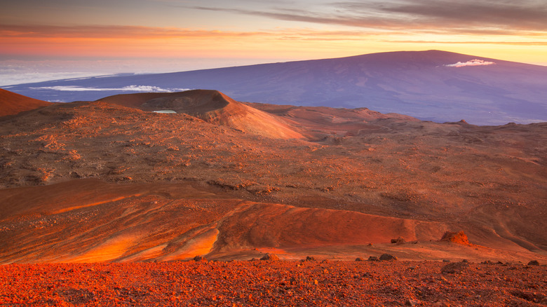 An overview of Mauna Kea without snow on the island of Hawaii