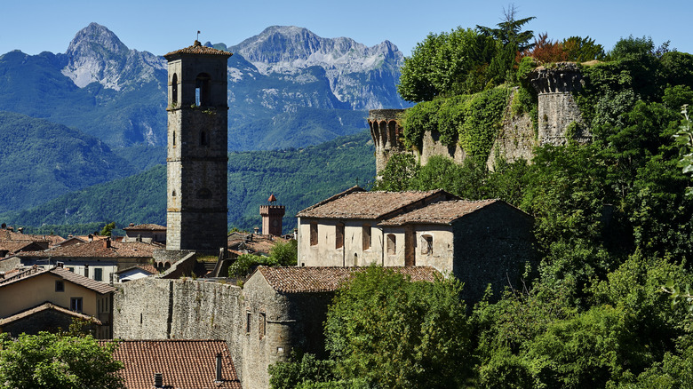 mountains behind Castiglione di Garfagnana