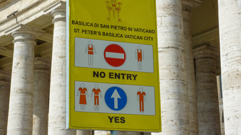 Dress sign before entering Vatican City