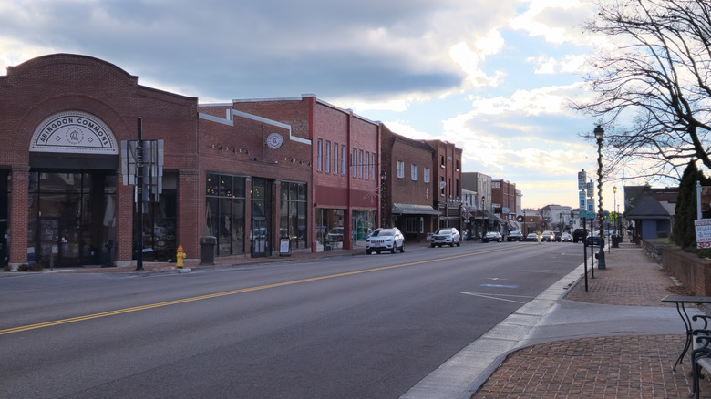 Main Street in Abingdon with a few cars and no people