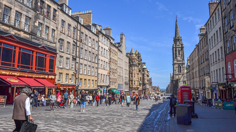 Edinburgh royal mile cobblestone street