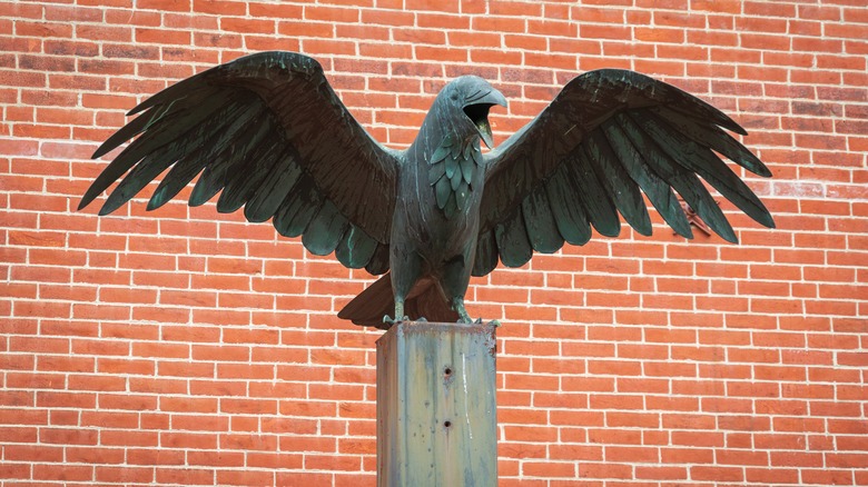 Raven statue in Philadelphia