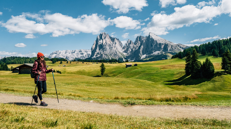 woman day hiking in Alpe di Siusi