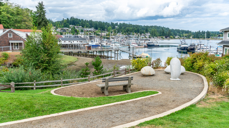 Bench and walkway view of the Gig Harbor waterfront